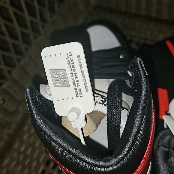 WMNS Air Jordan Retro High Satin Black Toe - Picture 10 of 14